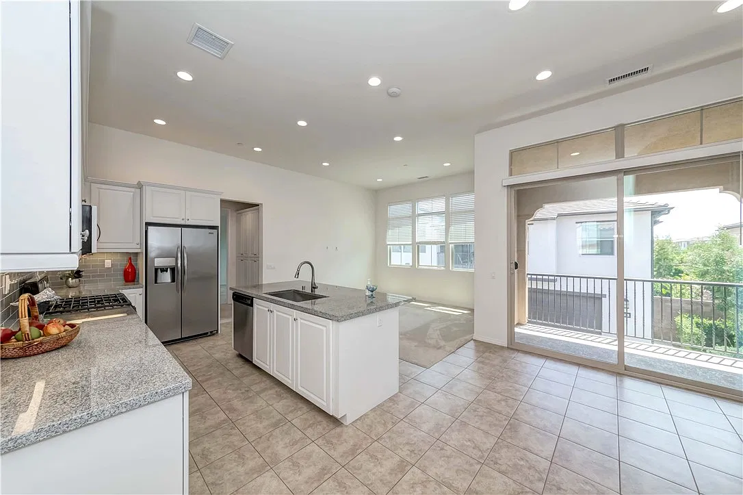 3 bed, 1532 sqft, $4,200 — Photo 2