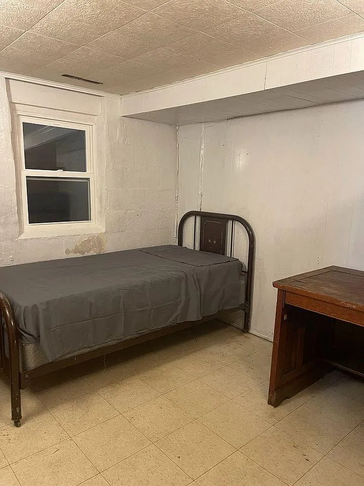 1 bed, $450 — Photo 1