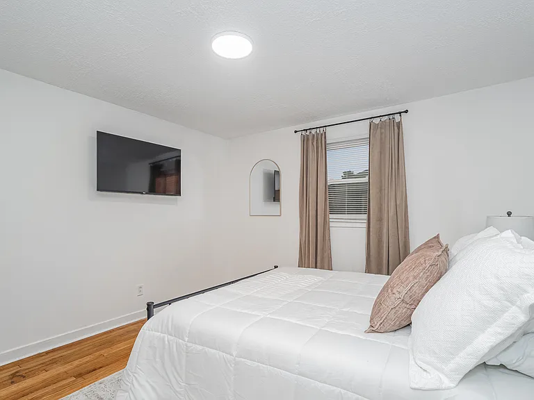 210 Adkins Cir — Photo 19