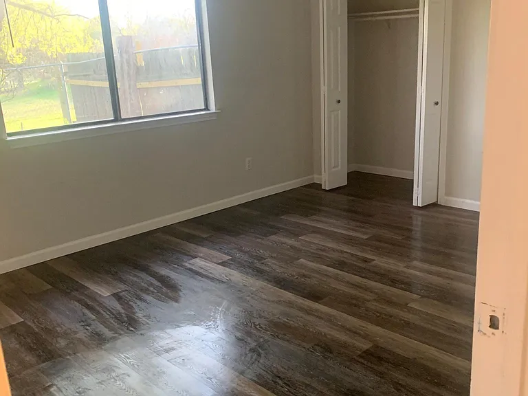 1807 Heatherglen Ln — Photo 6