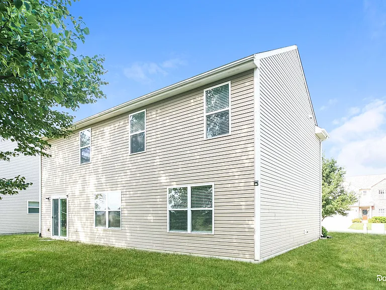 5051 Greenside Dr — Photo 14