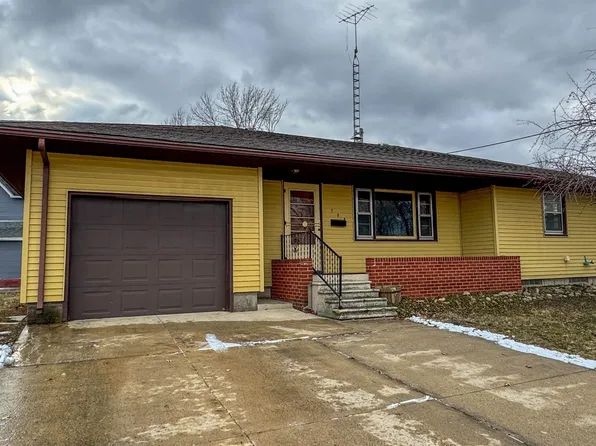 308 2nd Ave SW, Hampton, IA 50441
