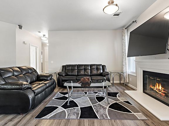4th image of 727 Palermo Drive