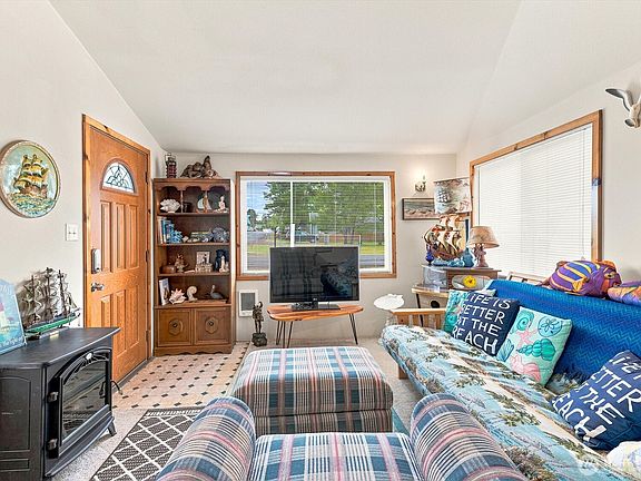 5th image of 26202 R Street