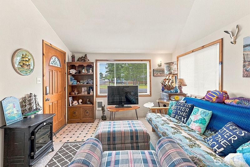 5th image of 26202 R Street