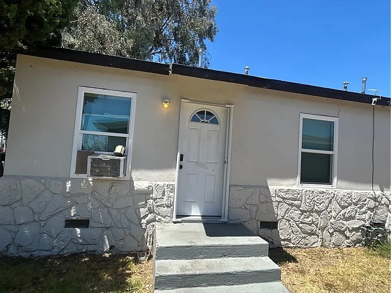 932 McDonald Ave — Photo 1