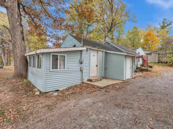 3240 W Shoreline Dr, Columbia City, IN 46725