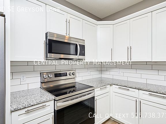 3rd image of 680 SE Greyson Ln