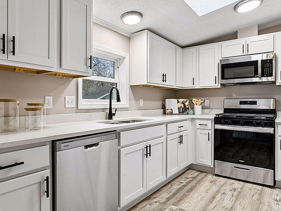 3rd image of 4056 Eaken Ave SE