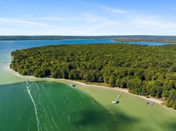 1442 Indian Point Rd, Brutus, MI 49716