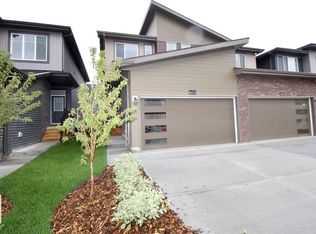 6414 27th Ave NW, Edmonton, AB T6L 3X3