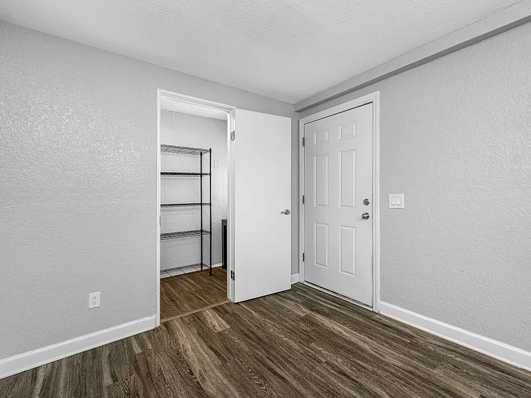 705 W Bay St — Photo 19