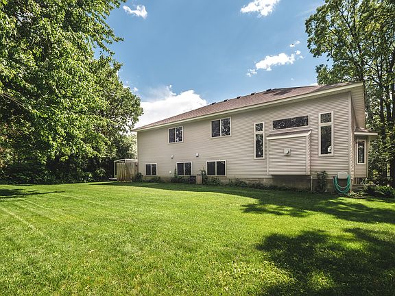 3rd image of 38385 Glacier Dr