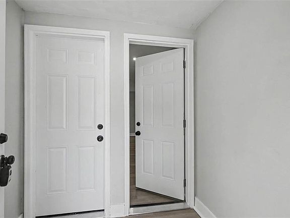 4th image of 2520 Barre St