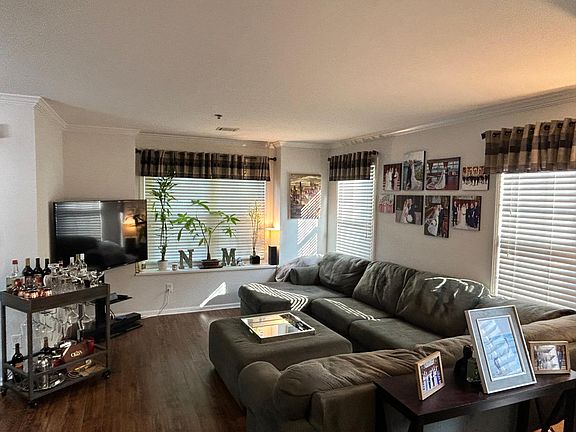 4th image of 225 Cambridge Ct #225