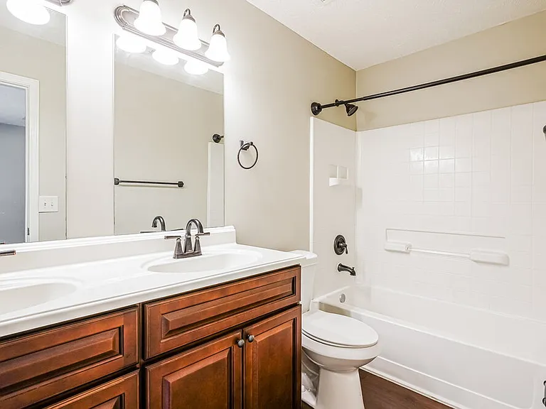 2735 Sutherland Dr — Photo 15