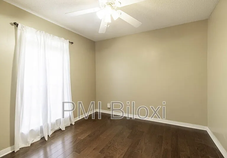 776 Whitney Dr — Photo 6