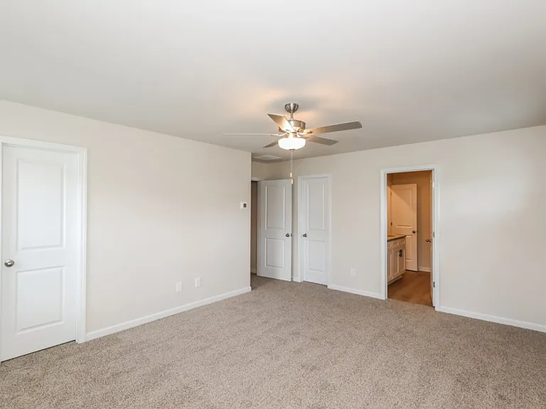 636 Mackenzie Cv — Photo 10