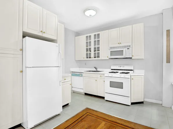 7101 Shore Road image 2 of 13