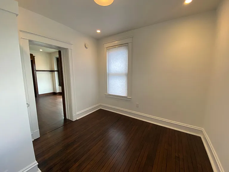 2704 Charlotte St — Photo 13