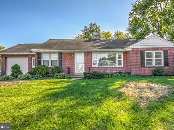 1010 Bluegrass Rd, Lancaster, PA 17601