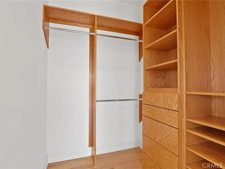 7908 W 81st St — Photo 32