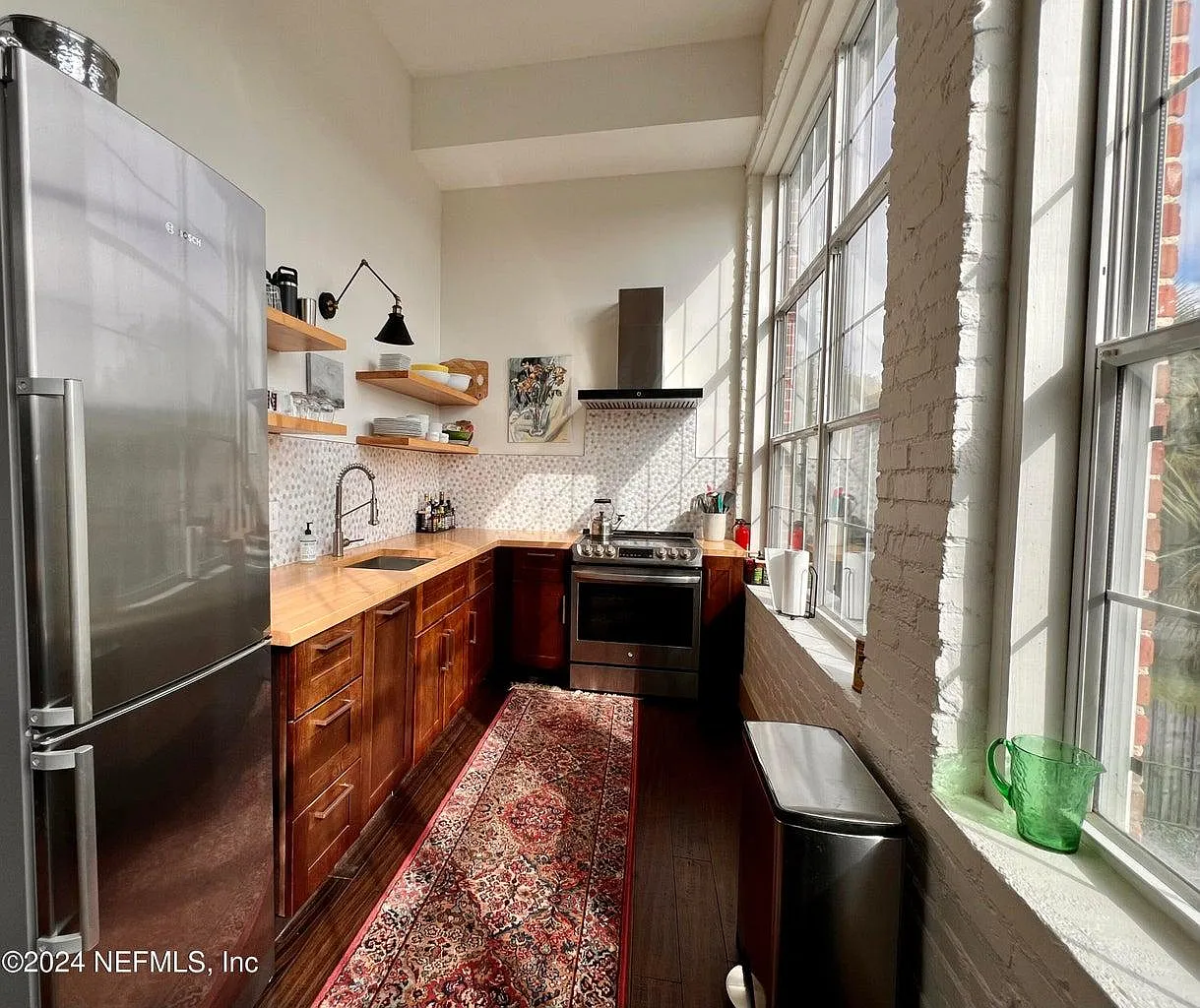 1 bed, 960 sqft, $1,725 — Photo 4