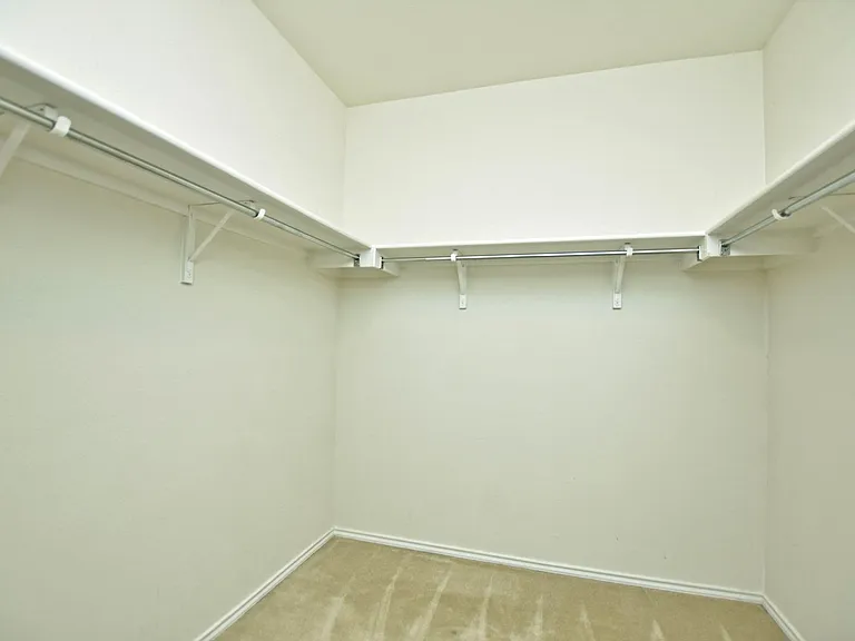 2717 Claremont Ct — Photo 20