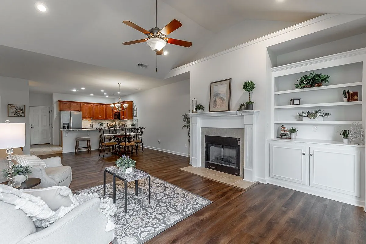 2 bed, 2.0 bath, 1573 sqft, $1,900 — Photo 4