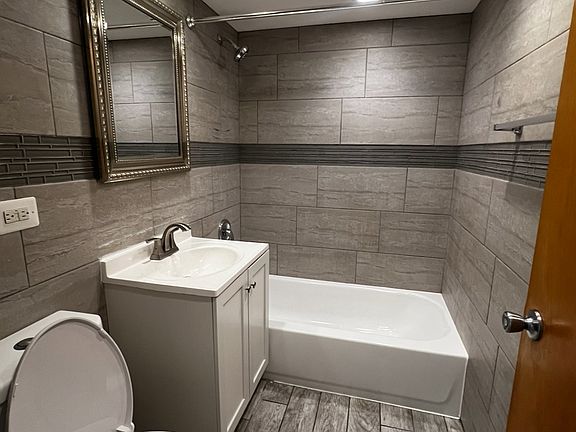 4th image of 4644 153rd St APT 2W