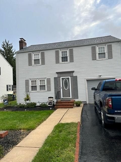 1st image of 402 Victoria Ave