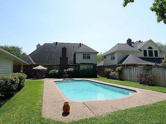 2nd image of 19514 Laurel Park Ln