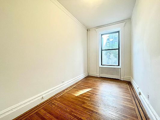 2nd image of 72 E 86th St #3FOO
