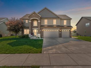 9847 Meadow Rose Ln, Saint John, IN 46373