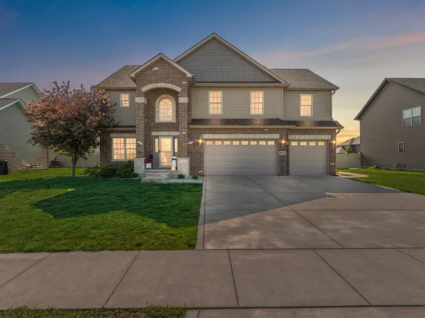 9847 Meadow Rose Ln, Saint John, IN 46373