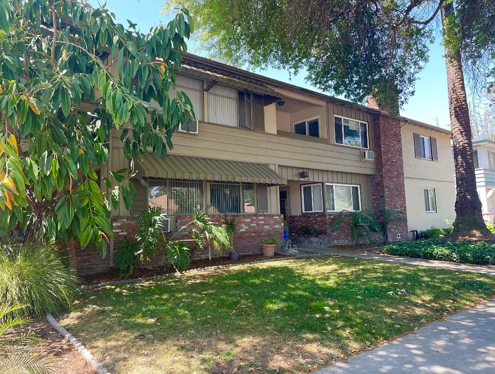 4239 Tujunga — Photo 1