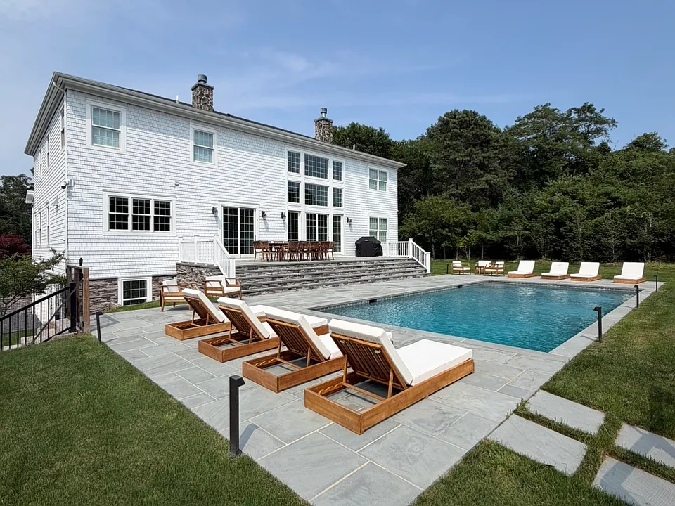 490 Montauk Hwy