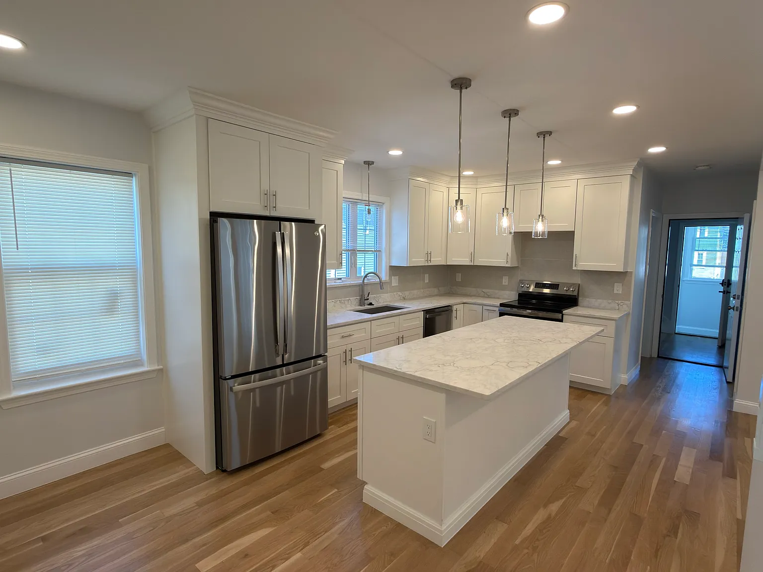 2 bed, 1000 sqft, $3,000 — Photo 4