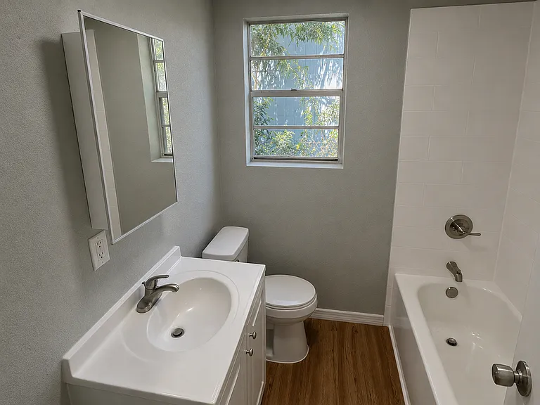 837 Lafayette Ln — Photo 6