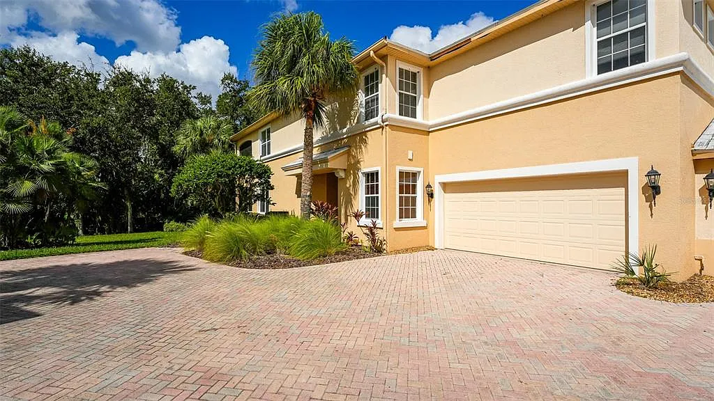 3 bed, 2.0 bath, 1666 sqft, $5,000 — Photo 1