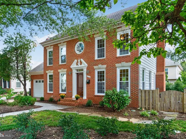 4714 8th St S, Arlington, VA 22204