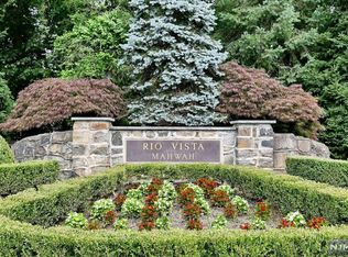 3402 Rio Vista Dr, Mahwah, NJ 07430
