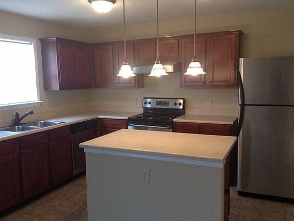 3rd image of 915 Highpointe Blvd