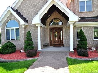 54 Lakewood Cir, Bristol, CT 06010