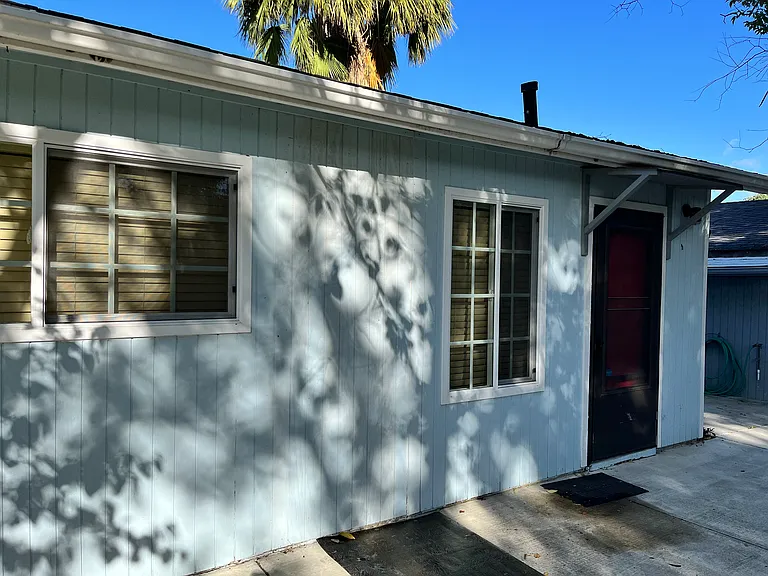 2224 Whyte Park Ave #B — Photo 1