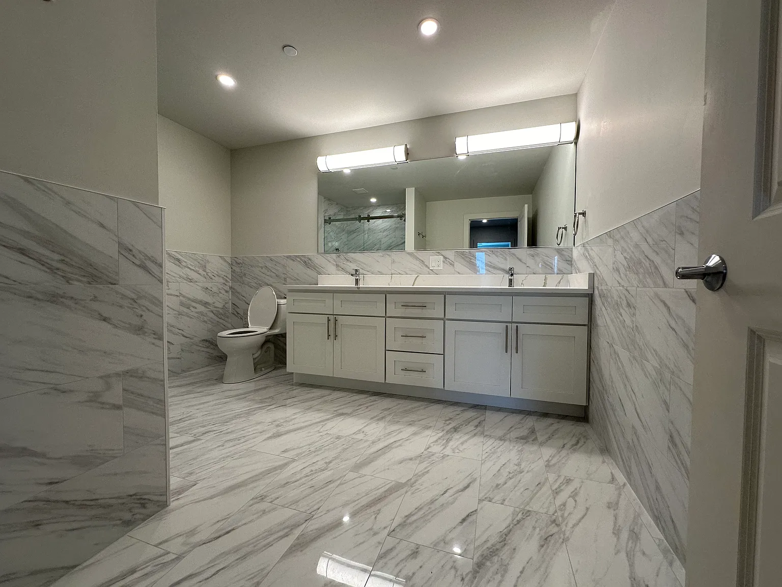 471 Washington St — Photo 4