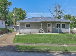 4524 Meadowridge Rd, Evansville, IN 47710