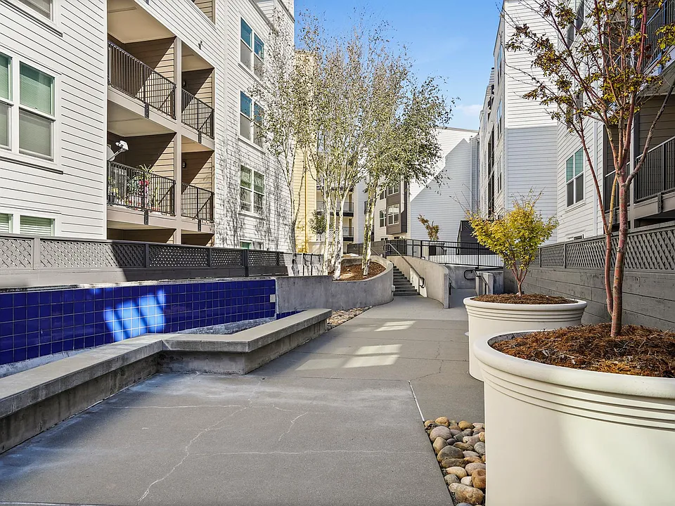 8100 Oceanview Ter #421