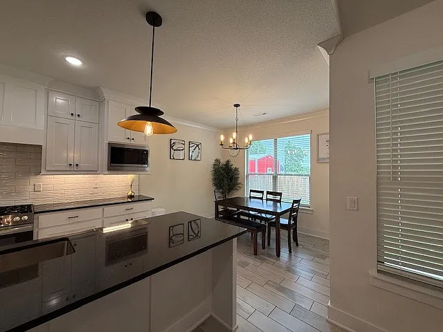 2061 Larry Ln — Photo 8