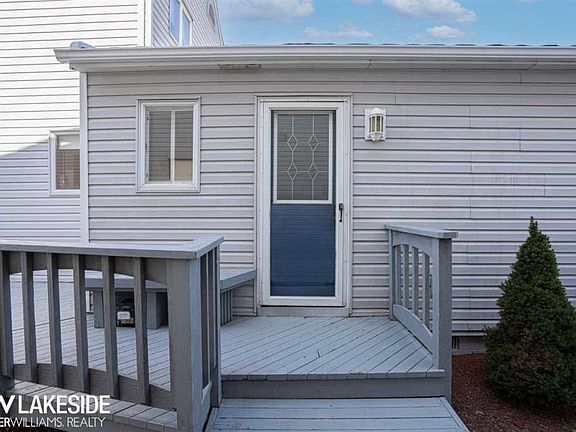 5th image of 37585 Lakeville St
